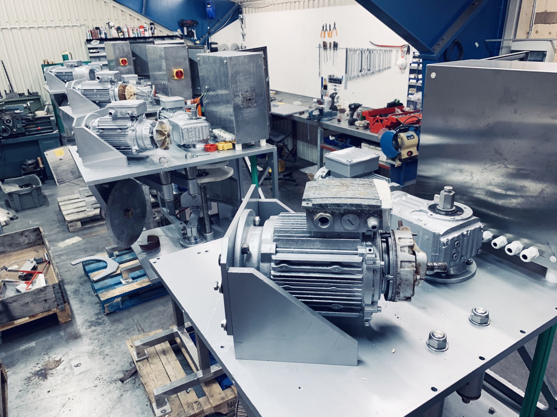 Refurbishing 4 BAADER IS033 heading machines